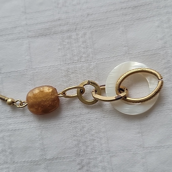 🔥3/$15 gold and stone dangle earrings - Picture 3 of 3